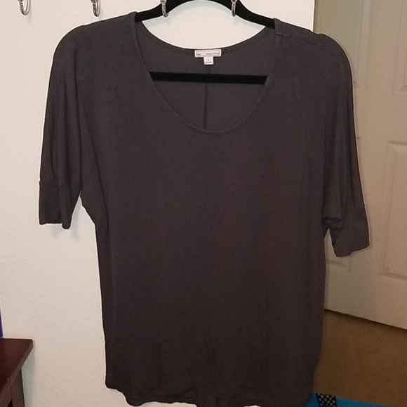 Simple Top - Picture 2 of 3